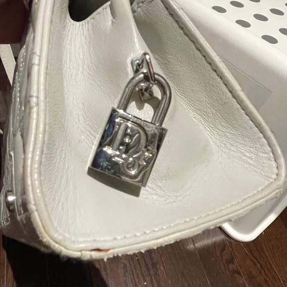 Dior Cream Quilted Shoulder Bag - Picture 7 of 9